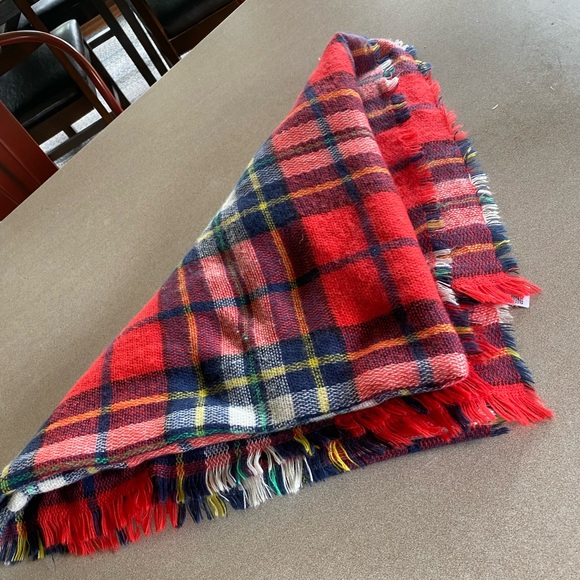 Old Navy Plaid Blanket Scarf - Picture 3 of 4